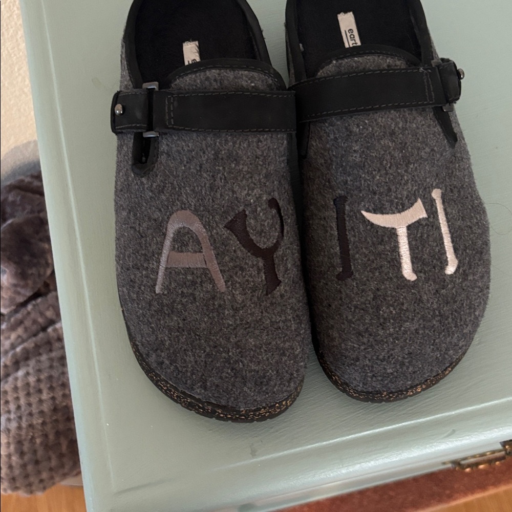 New Earth Women's Dream Renmen Mule Gray  
Size 8.5